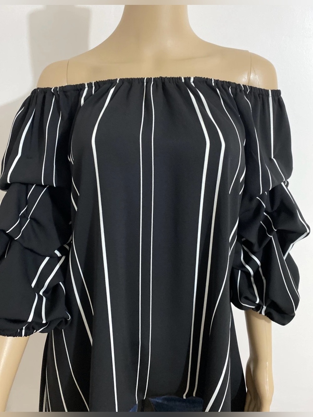 Coco Bianco Black & White Vertical-Stripe Off-Shoulder Top - Picture 4 of 7